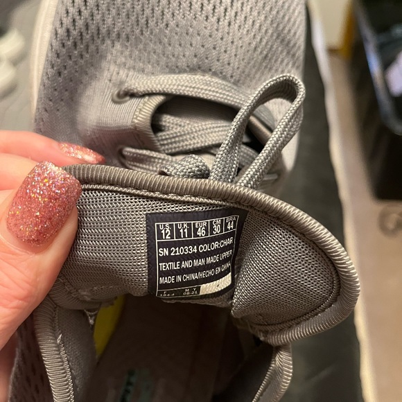 Men’s gently used Sketchers Shoes - Picture 3 of 3